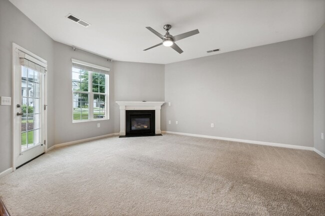 Building Photo - *Price Just Reduced!* Cozy Three Bedroom T...