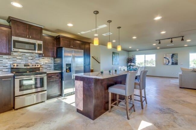Bright, modern, open kitchen - 2491 Haller St