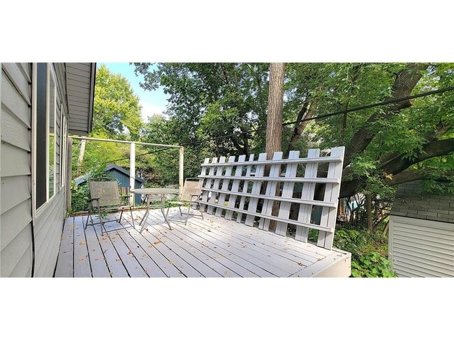 Building Photo - 2339 Hemlock Ln N
