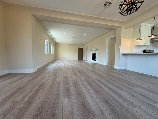 Foto del edificio - 1633 Kwis Ave