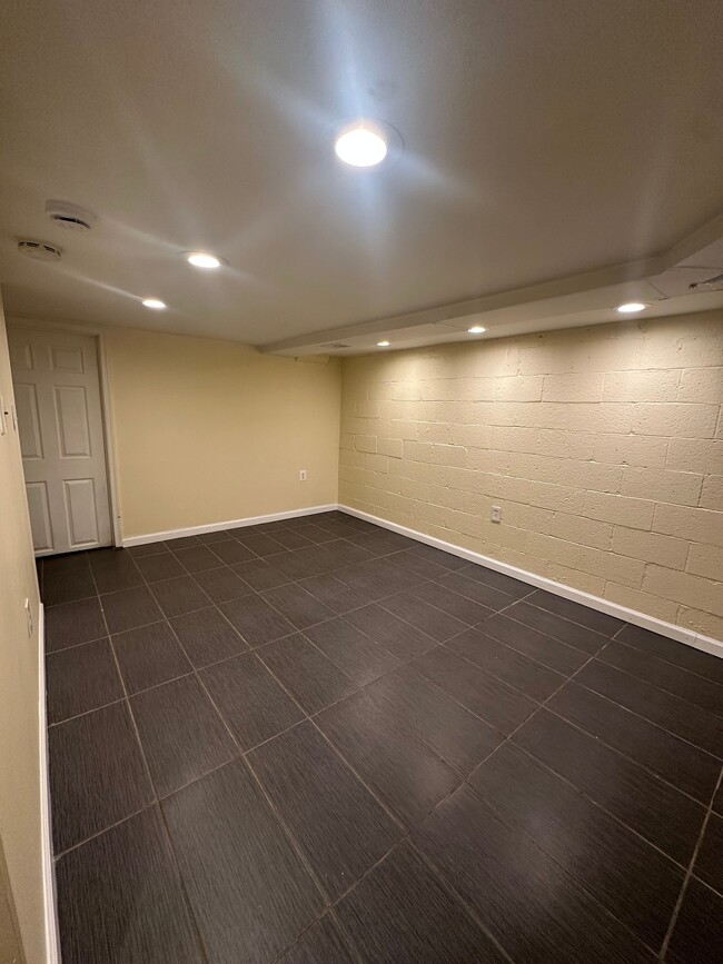 Building Photo - 2824 Edgecombe Cir S