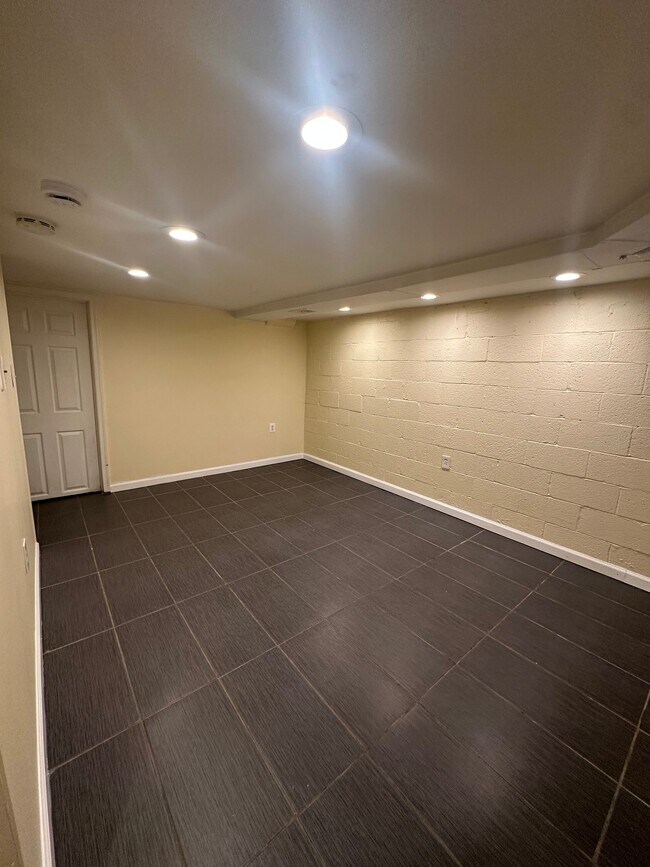 Foto del edificio - 2824 Edgecombe Cir S