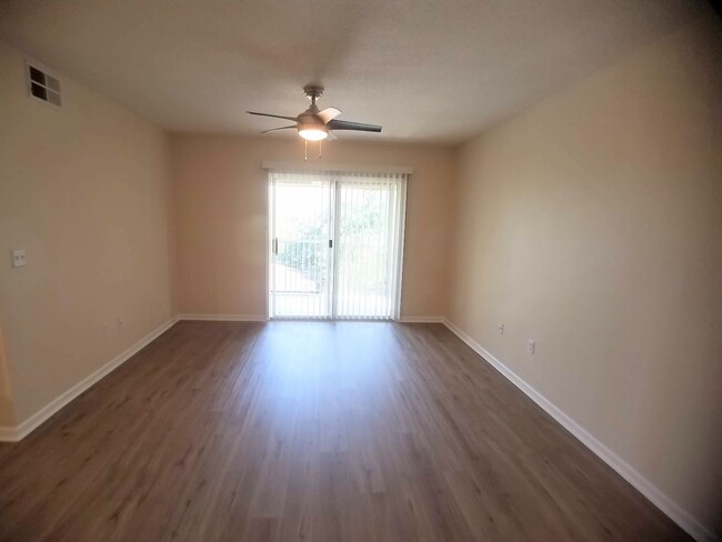 Building Photo - Beautiful 1/1 Condo x Rent @ The Crest at ...