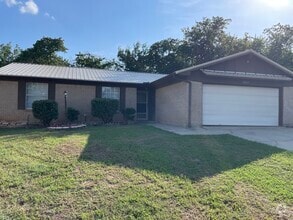 Building Photo - 1604 White Oak Ct