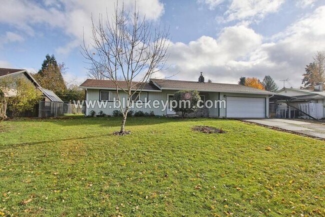 Building Photo - 3 Bed, 2 Bath Home with Large Yard in Burt...