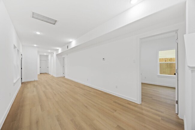 Foto del edificio - 8112 De Priest St