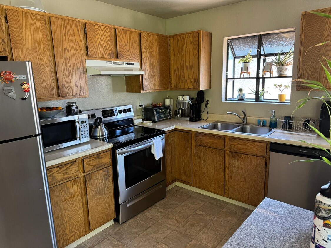 Primary Photo - Caliente 4-plex