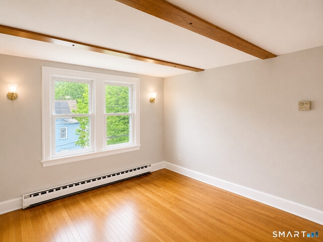 Building Photo - 386 Brightwood Ave