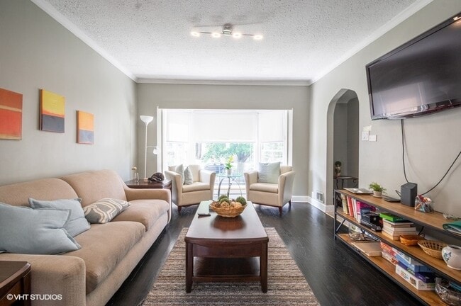 Building Photo - 4511 N Melvina Ave