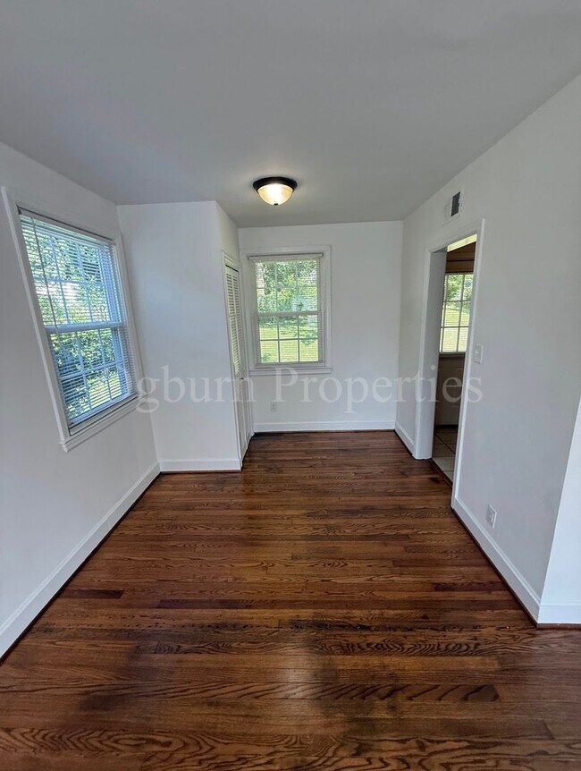 Foto del edificio - 1405 Revere Rd