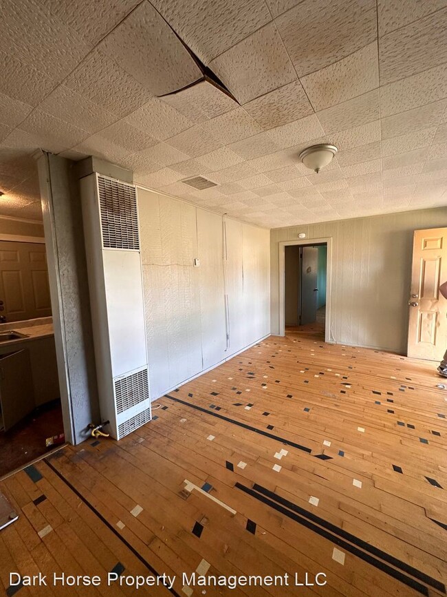Building Photo - 2 br, 1 bath House - 921 South Wilhelm Avenue