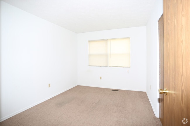 Master Bedroom - Crystal Commons Townhomes