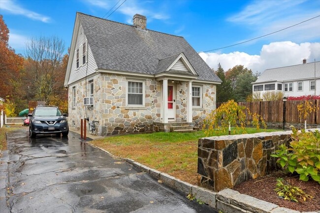 Building Photo - 204 Groton Rd