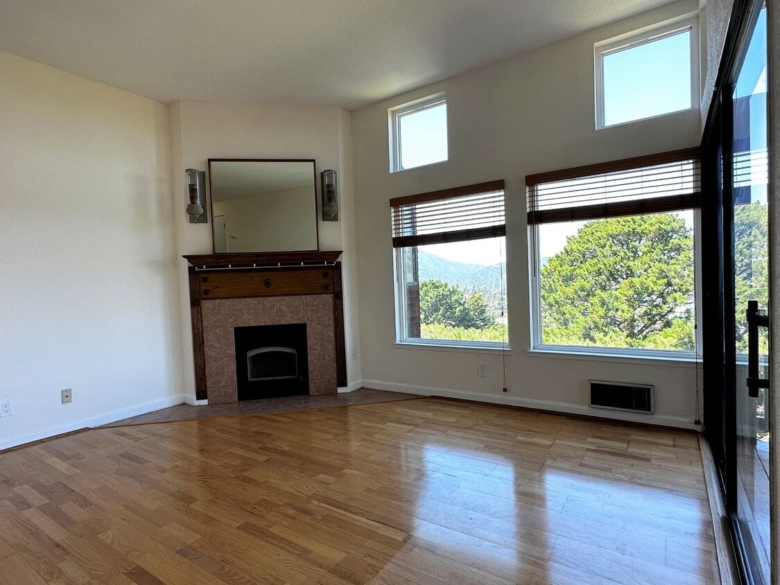 Primary Photo - Beautiful 1 bed/1 bathroom condo available...