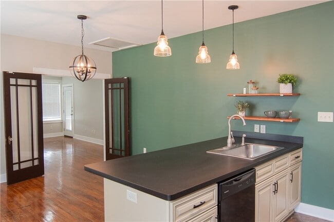 Building Photo - 509 E 24th St