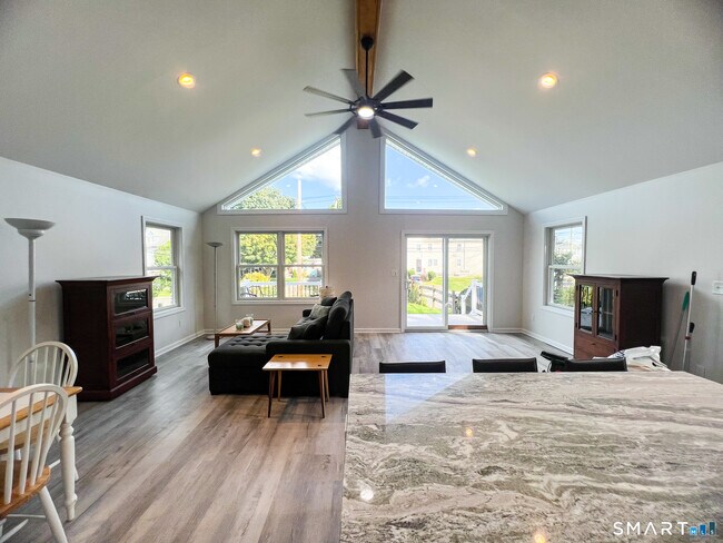 Foto del edificio - 1088 E Broadway