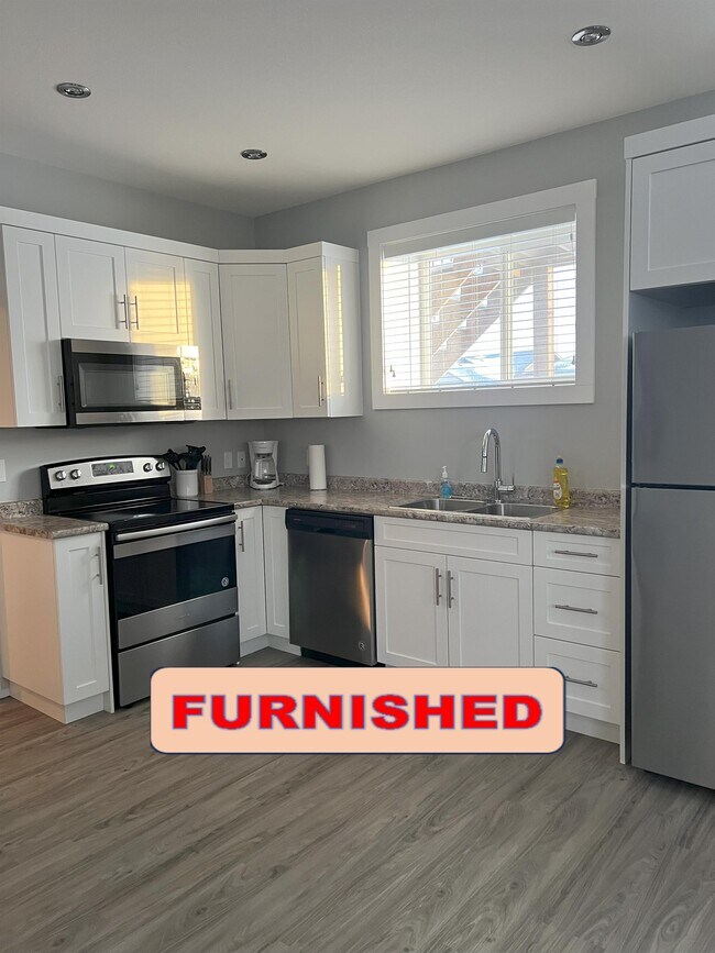 Building Photo - 8424-B-8488 88 Ave