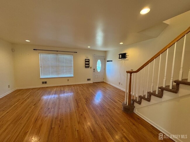 Building Photo - 202 Runyon Ave