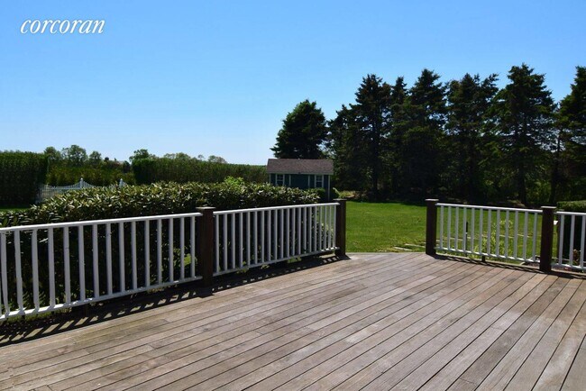 Building Photo - 1 Farmstead Ln