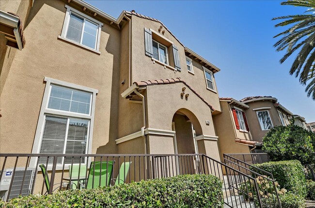 Building Photo - PRIVATE TOWNHOME IN MISSION GARDENS