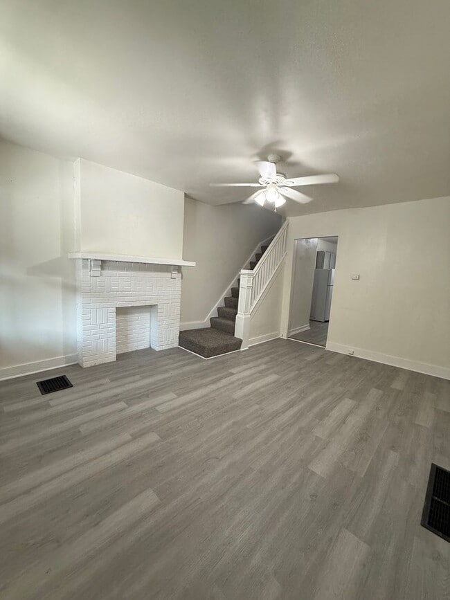 Building Photo - Charming 2-Bedroom Townhome in Lincoln-Lar...