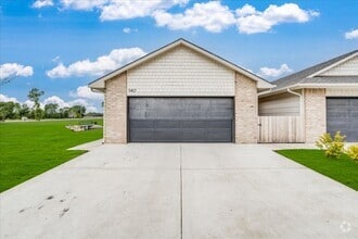 Building Photo - 4310 N Sandplum St