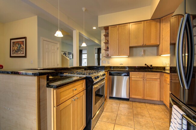 Building Photo - 2039 W Iowa St