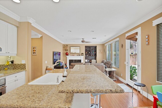 Foto del edificio - Incredible 5BR/3BA Sorrento Valley Propert...