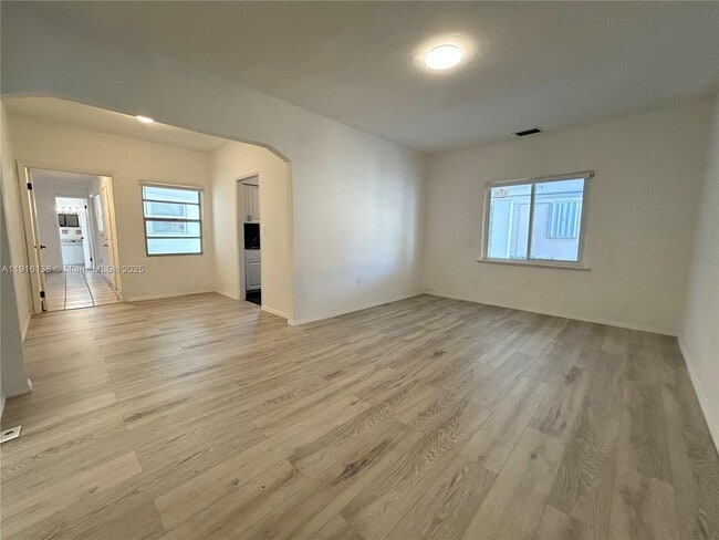 Foto del edificio - 48 NW 39th St