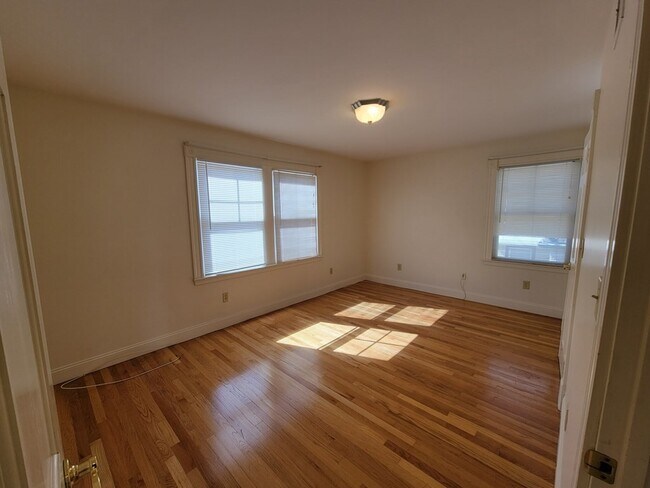 Building Photo - 20 Clyde Rd