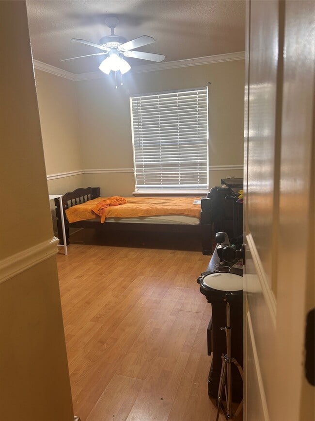 Building Photo - 7811 Fall Glen Dr