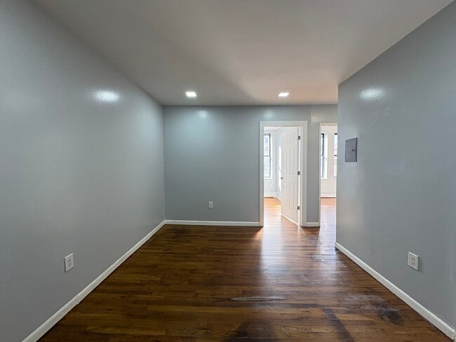 117 Wade St 2F - 124 Wade St