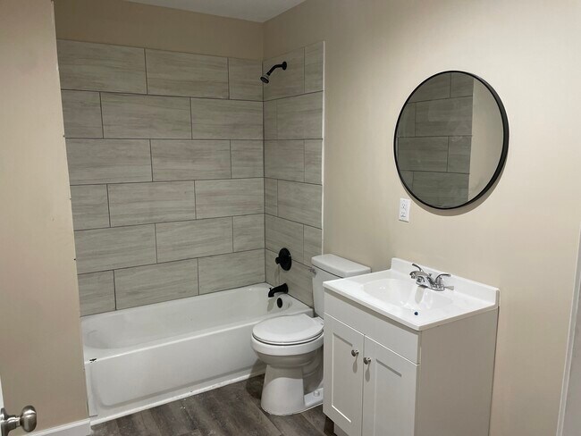 Baño - 118 W Murphy St