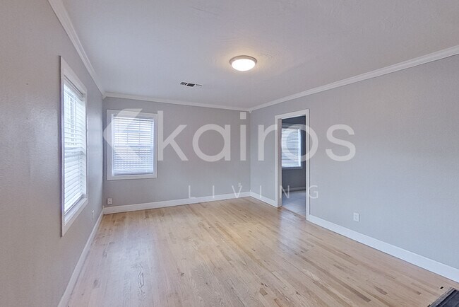 Building Photo - 3415 S Hughes St