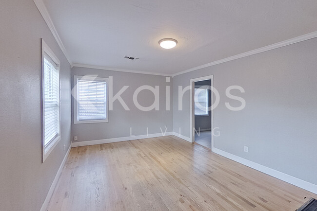 Foto del edificio - 3415 S Hughes St