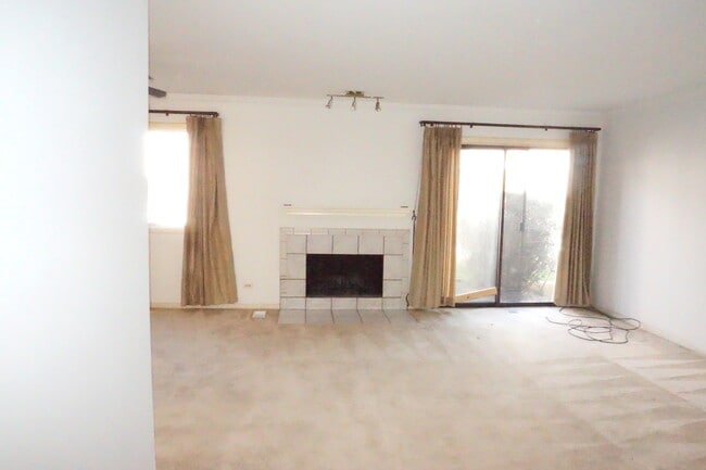 Building Photo - 1185 Leicester Ct