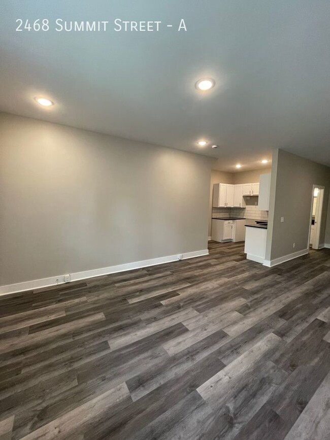 Building Photo - Studio Apartment Near Campus/Short North a...