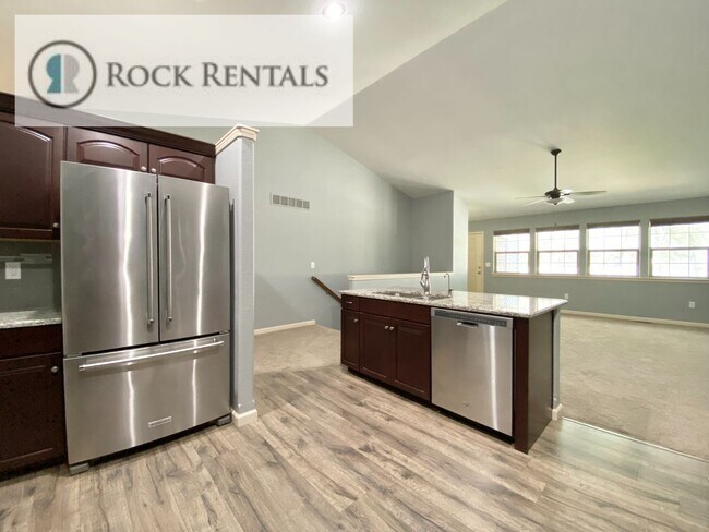 Building Photo - Beautiful 3 Bed 3 Bath Duplex in Mill Cree...