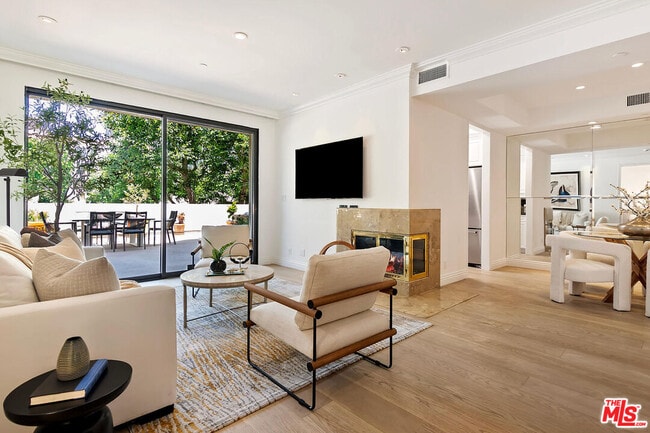 Foto del edificio - 2102 Century Park Ln