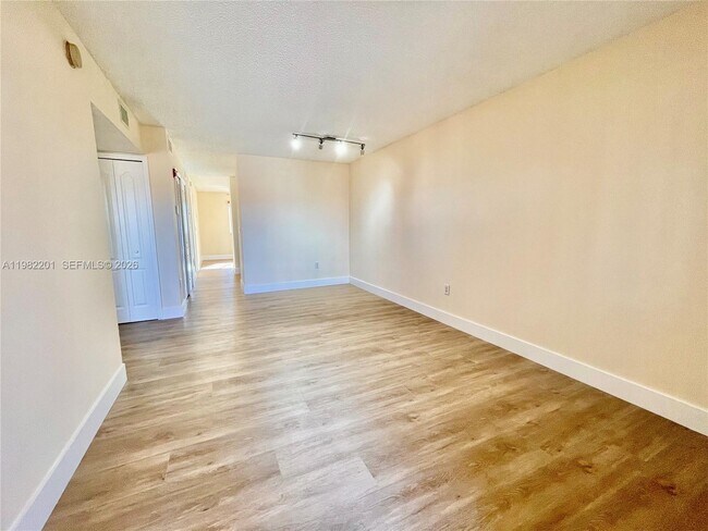 Foto del edificio - 4681 NW 9th St