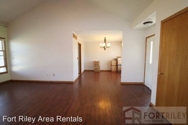 Building Photo - 4 br, 3 bath House - 608 Chadwick Ct