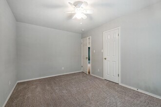 Building Photo - 4229 Kingsburg Dr