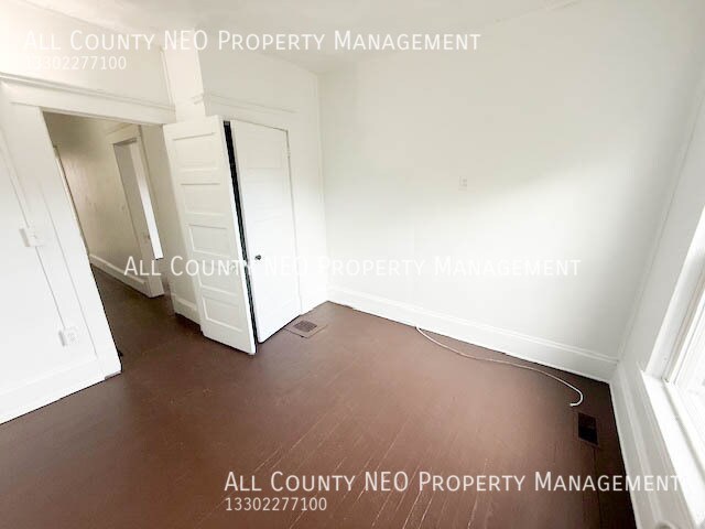 Building Photo - 3292 W 98th St