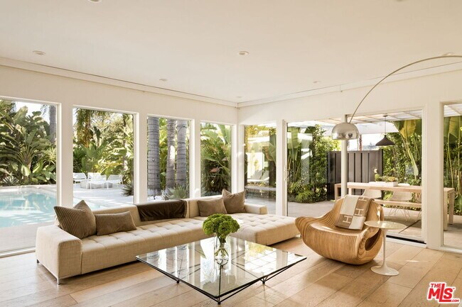 Foto del edificio - 2872 Nichols Canyon Rd
