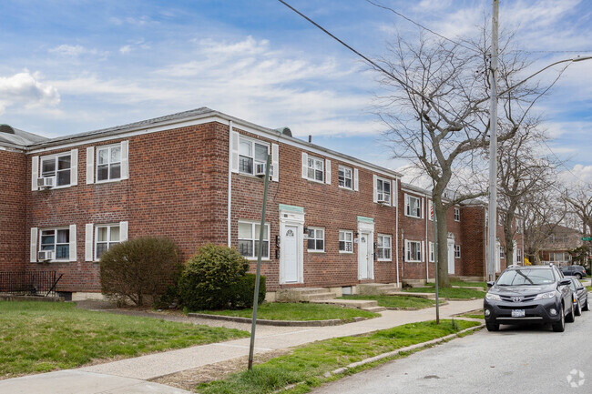 Building Photo - 10-07 Hartman Ln