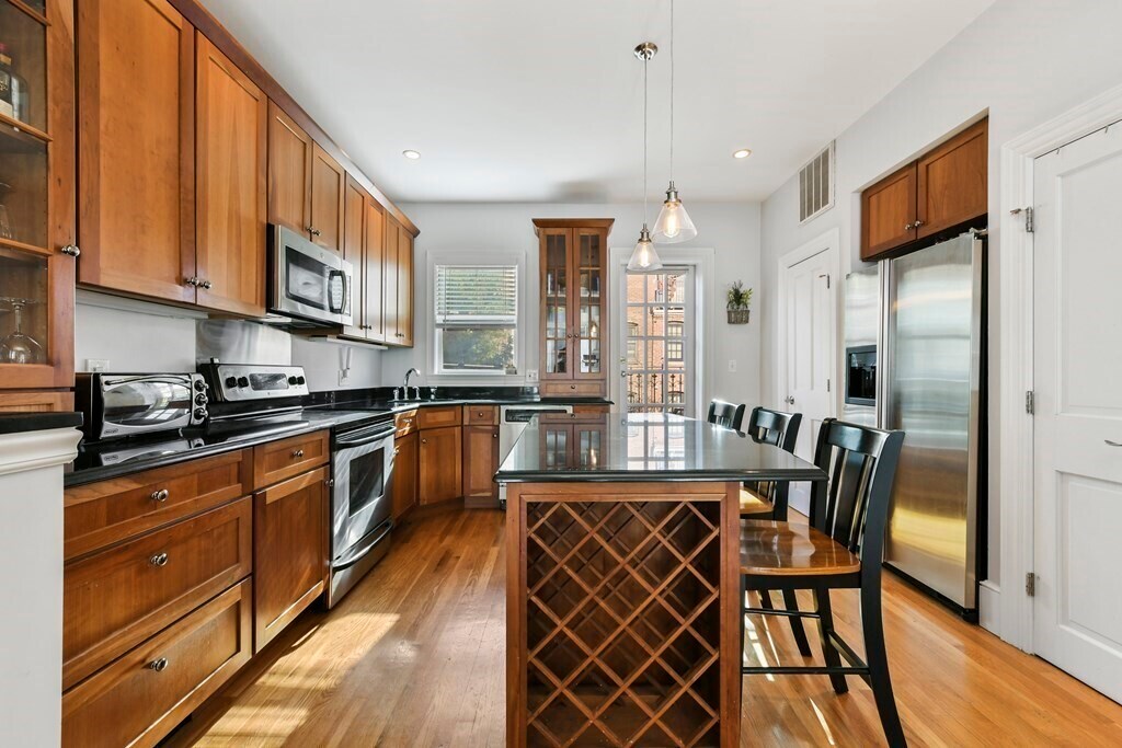 Primary Photo - 88 Appleton St