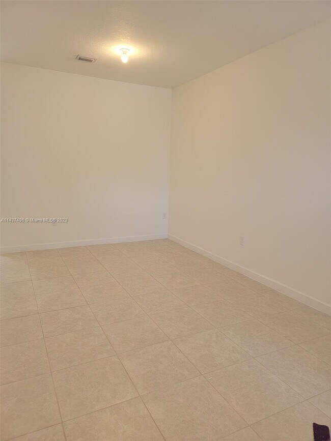 Foto del edificio - 2637 SE 12th St