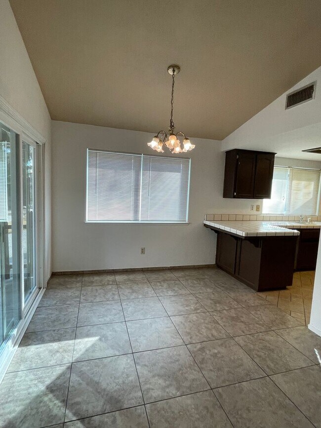 Foto del edificio - Charming home coming soon in Tulare!!