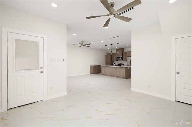 Foto del edificio - 916 S Bicentennial Blvd