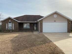 Building Photo - 1011 Sunflower St